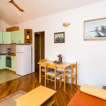 Apartment Miramare & Campara *